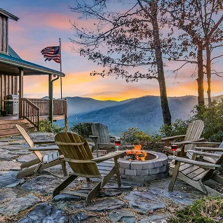 Stunning Sapphire Cabin With Mountain Views And Deck